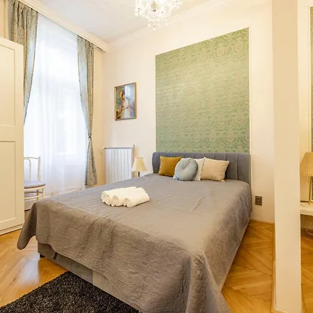 Deluxe In Art Nouveau House- With Garage * Budapešť