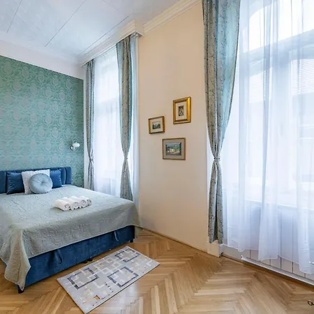 Deluxe In Art Nouveau House- With Garage * Budapešť
