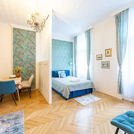 Apartmán Deluxe In Art Nouveau House- With Garage *