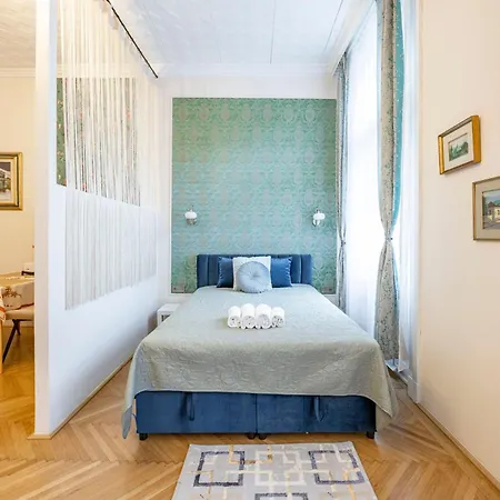 Apartman Deluxe In Art Nouveau House- With Garage