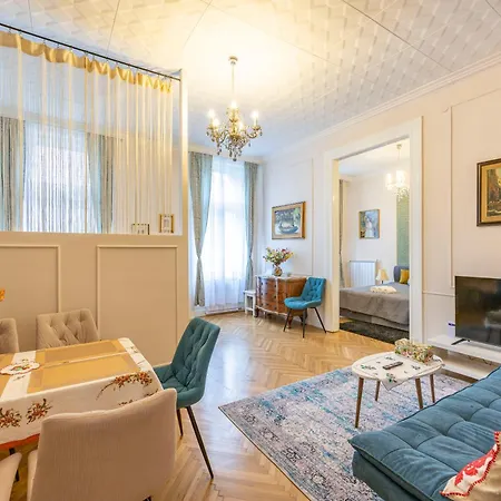 Apartmán Deluxe In Art Nouveau House- With Garage