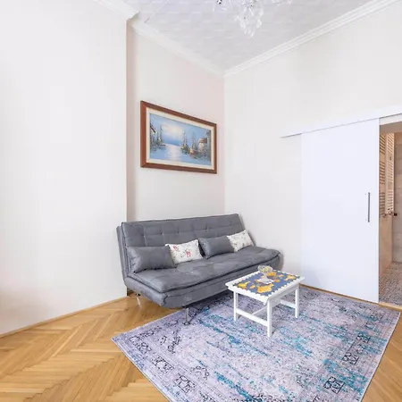 Deluxe In Art Nouveau House- With Garage * Budapešť