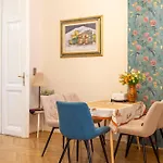 Deluxe In Art Nouveau House- With Garage Apartment
