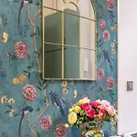 Deluxe In Art Nouveau House- With Garage *