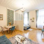 Deluxe In Art Nouveau House- With Garage *