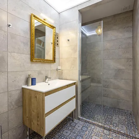 Апартаменты Deluxe In Art Nouveau House- With Garage *