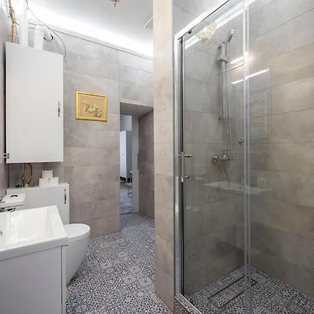 Апартаменты Deluxe In Art Nouveau House- With Garage