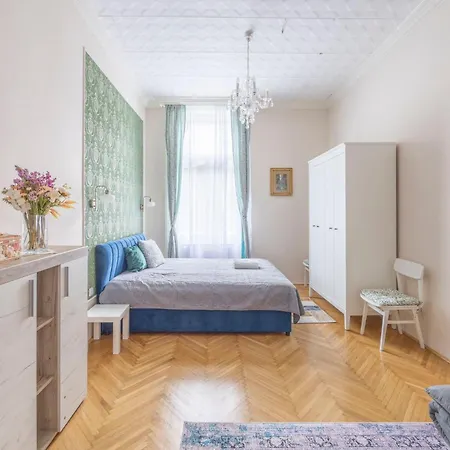 Deluxe In Art Nouveau House- With Garage Апартаменты Будапешт