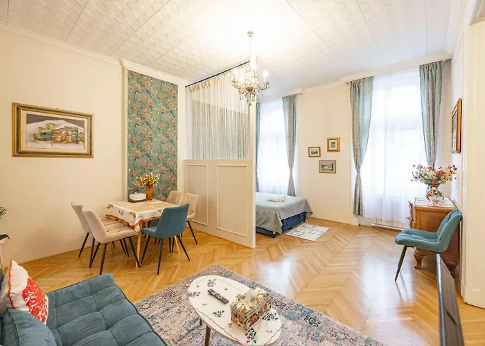 Deluxe In Art Nouveau House- With Garage *