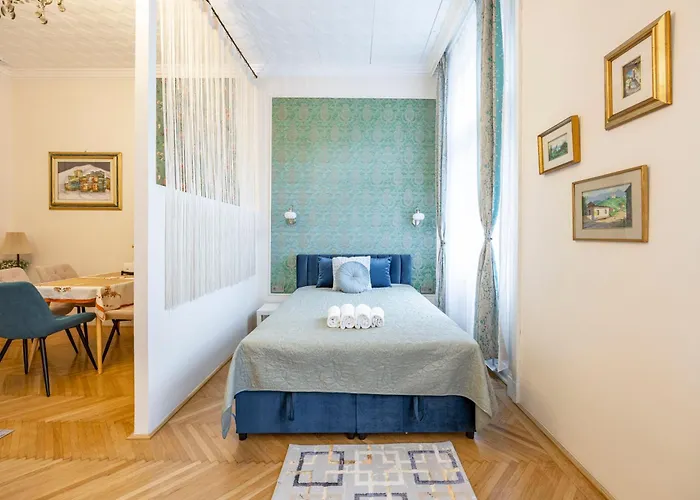 Apartament Deluxe In Art Nouveau House- With Garage