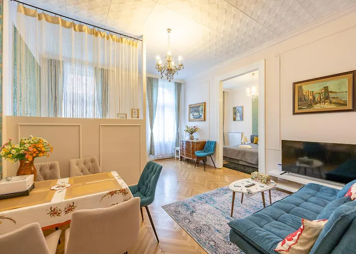 Apartament Deluxe In Art Nouveau House- With Garage