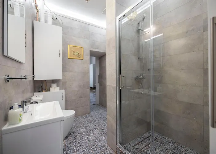 Apartament Deluxe In Art Nouveau House- With Garage