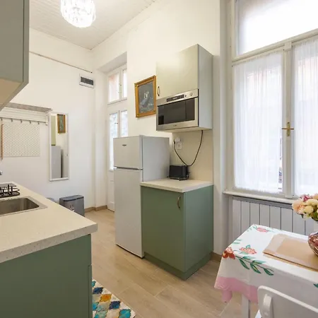 Deluxe In Art Nouveau House- With Garage